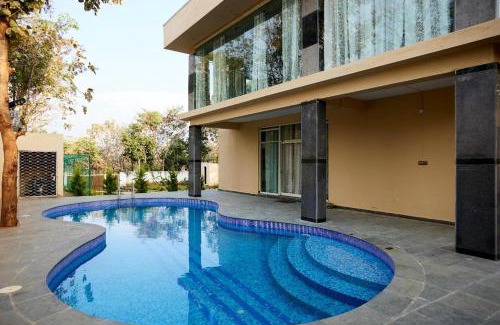 Denkanikota Villa | Villa Exotica by StayJade5bhkPoolACProjector