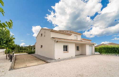 Saint-Genies-de-Fontedit Villa | Villa w/Palm Trees & Pool