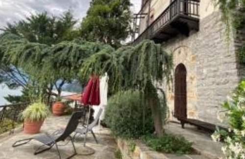 Bellano Villa | Villa front beach with private garden and parking