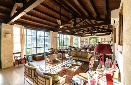 Lentini Villa | VILLA GIARDINI - Eight Bedroom Villa, Sleeps 20