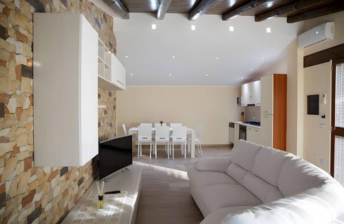 Stella Cilento Villa | Villa 'Ginestra Con Jacuzzi' with Mountain View, Wi-Fi and Air Conditioning