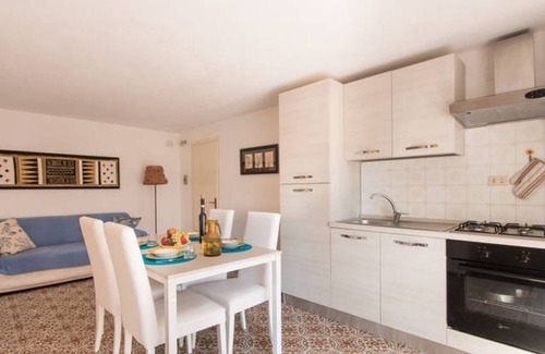 Magazzini Apartment | Villa Giolù: Azzurro Apartment 200 m to the beach, ferry discount!