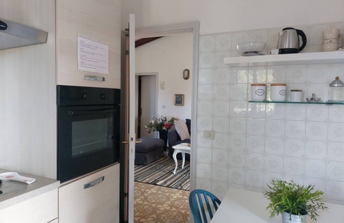 Magazzini Apartment | Villa Giolù: La Terrazza Apartment, near the beach !