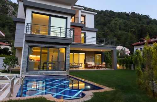 Icmeler Villa | Villa Grass İçmeler Daily Weekly Rentals