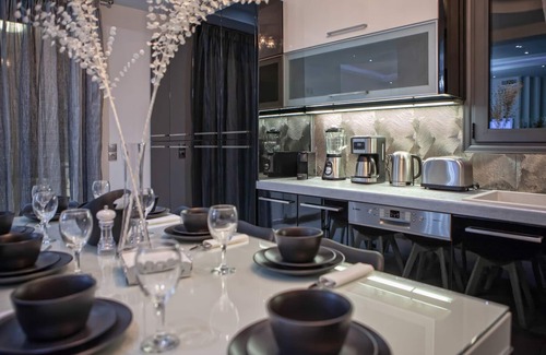 Misiria Villa | Villa Green Diamond - Private Heated Pool & garden! 800m from great sandy beach!