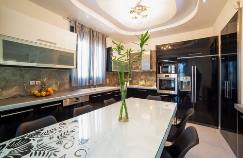 Misiria Villa | Villa Green Diamond - Private Heated Pool & garden! 800m from great sandy beach!