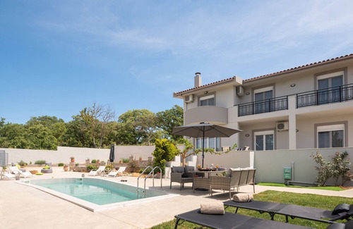 Monopari Villa | Villa Hercules Refreshing Pool & Hydromassage