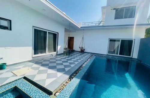 Bhuj Villa | Villa Hillside