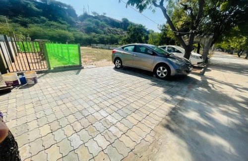 Bhuj Villa | Villa Hillside