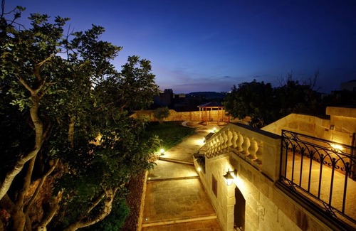 Ggantija Villa | Villa in central location. Family friendly villa with pool and garden.