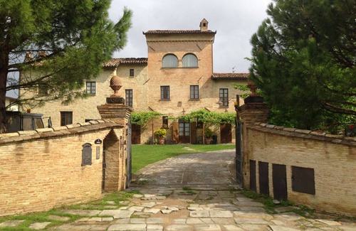 Piosina Villa | Villa in Città Di Castello with 10 bedrooms sleeps 27