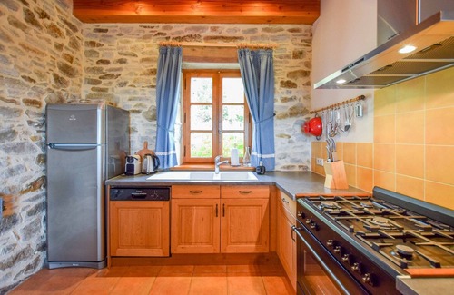 Saint-Medard-d'Excideuil House | Villa in Dordogne with Pool & Golf Course