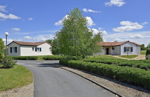 Vasles Villa | Villa in France with Pool and Private Garden