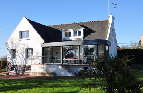 Ploubazlanec House | Villa in Gliz-Noz close to the sea with a view of Brehat Island
