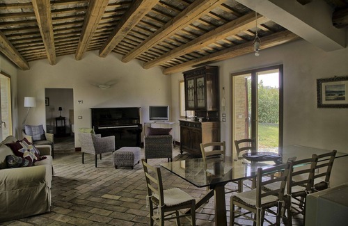 Ostra Villa | Villa in Ostra with 2 bedrooms sleeps 4