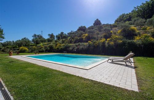Torgiano Villa | Villa in Pietra - Piscina e Vista panoramica - ItalyWeGo