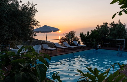Acquedolci Villa | Villa in the countryside with pool