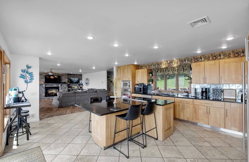 Effort House | Villa in the Sky - View! Private Pool! Hot Tub!
