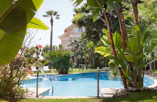Passeig Maritim Villa | Villa Isla Cozumel by Utopia Vilas: beach front villa for 15 people in Sitges