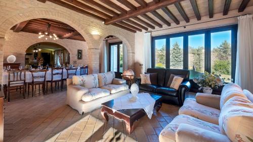 Civitanova Alta Villa | VILLA ISOTTA 8&4, Emma Villas