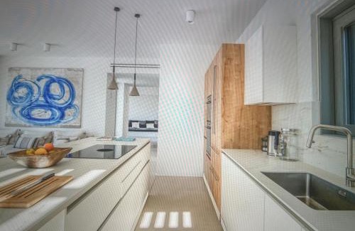 Paraga House | Villa Karana with a large swimming pool