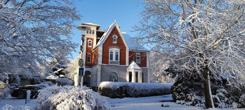 Drangstedt Apartment | Villa Kunterbunt, Gemütlichkeit am Waldesrand