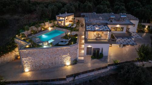 Kolymbari Villa | Villa Lady Dafni with private heated pool