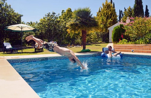 Funchal Villa | Villa Lagos Algarve for families & friends, 6 bedrooms, 7 bathrooms, pool, BBQ, central heating