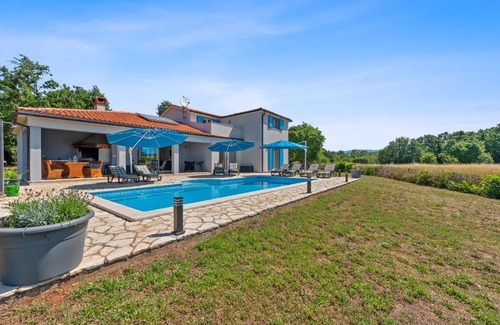 Sumber House | Villa LariF - luxury in nature