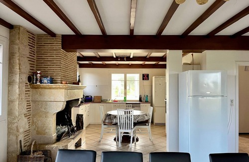 Aiguillon Villa | Villa Le parc de Gouts with pool, close to the pond