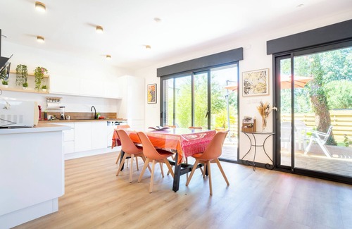 Tregunc House | Villa Léonie 1 km from the beach, with private terrace and private garden