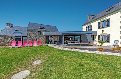 Kerlouet Villa | "Villa Léonie" large house with indoor swimming pool in Kerlouan