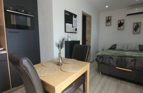 Besse-sur-Issole Villa | Villa Les Palmiers Logement sur Besse sur Issole- 2 Lits 4 Voyageurs