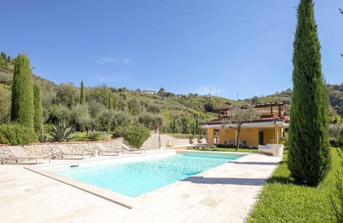 Carrara Villa | Villa Lunense In Carrara, Tuscany
