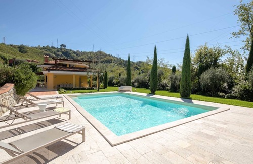 Carrara Villa | Villa Lunense In Carrara, Tuscany