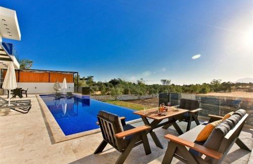Uzumlu Villa | Villa Lycian-Kalkan 3 Bedroom-2 Jakuzzies-Sauna-Turkish Hamam-Huge Private Pool and lovely garden