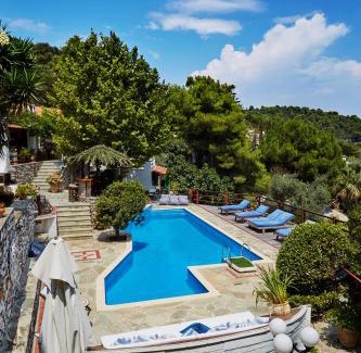 Koukounaries Villa | Villa Madag
