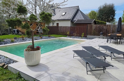 Binic Villa | Villa Magnolia: On the seafront with swimming pool