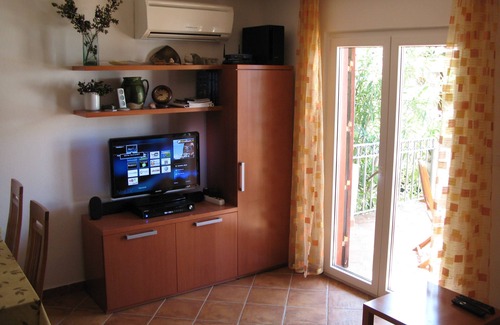 Zavala House | Villa Mala - a charming small holiday house 50 m away from beautiful beach