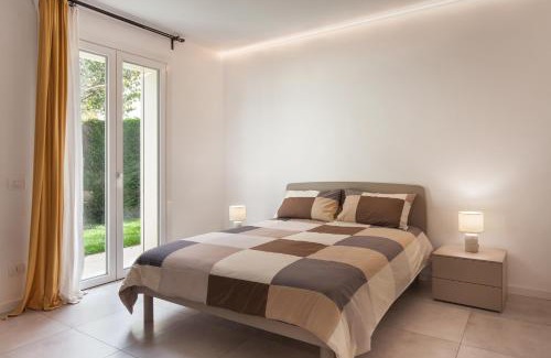 Cisano Apartment | Villa Manzoni Apt 1