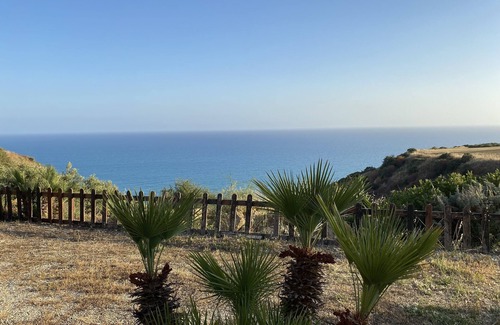 Pergole Villa | Villa Margherita on the sea/beach, wifi, air conditioning.