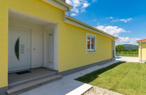 Polje Cepic Villa | Villa Mario with private heated saltwater pool