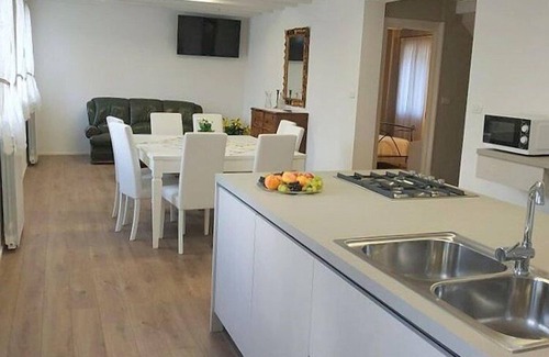 Miane House | Villa Marsica E: A modern and graceful two-story apartment immersed in a splendid landscape, in the heart of a wonderful little town, with Free WI-FI.