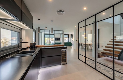 Gelves Villa | Villa Moderna con Encanto a 15 Minutos de Sevilla