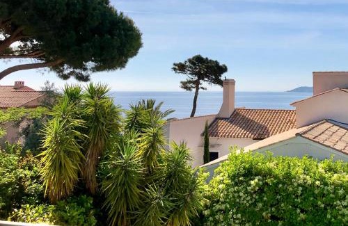 Sainte-Maxime City Centre Villa | Villa Montfleuri, vieille ville à pieds, vue mer, piscine, 8 pers