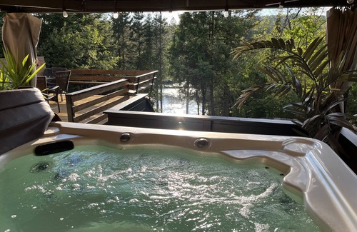 Chertsey Ski Chalet | Villa Odette - Alpine Modern - Sunny 2 floor 3 bedroom Chalet + Spa