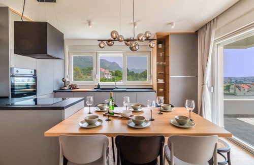 Kastel Sucurac Villa | VILLA OLEA-pool, grill, near Split airport