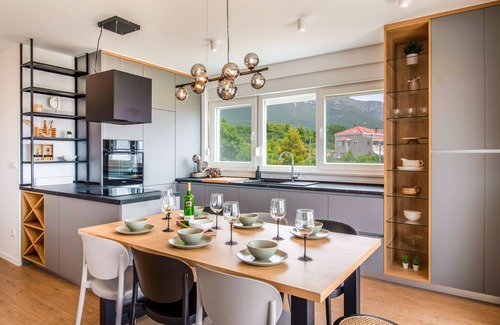 Kastel Sucurac Villa | VILLA OLEA-pool, grill, near Split airport