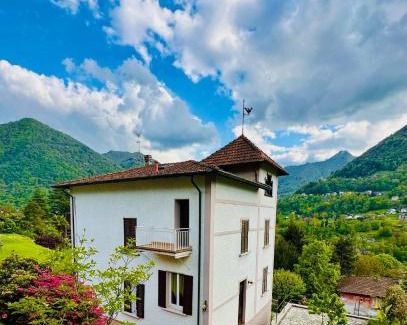 Dizzasco Apartment | Villa Oleandra with Garden&Swimming pool