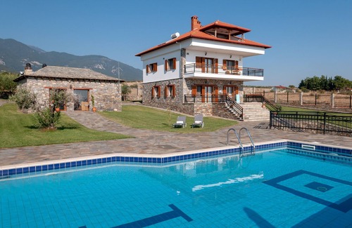 Dio-Olympos House | Villa Olympia on the foothills of Olympus Mountain